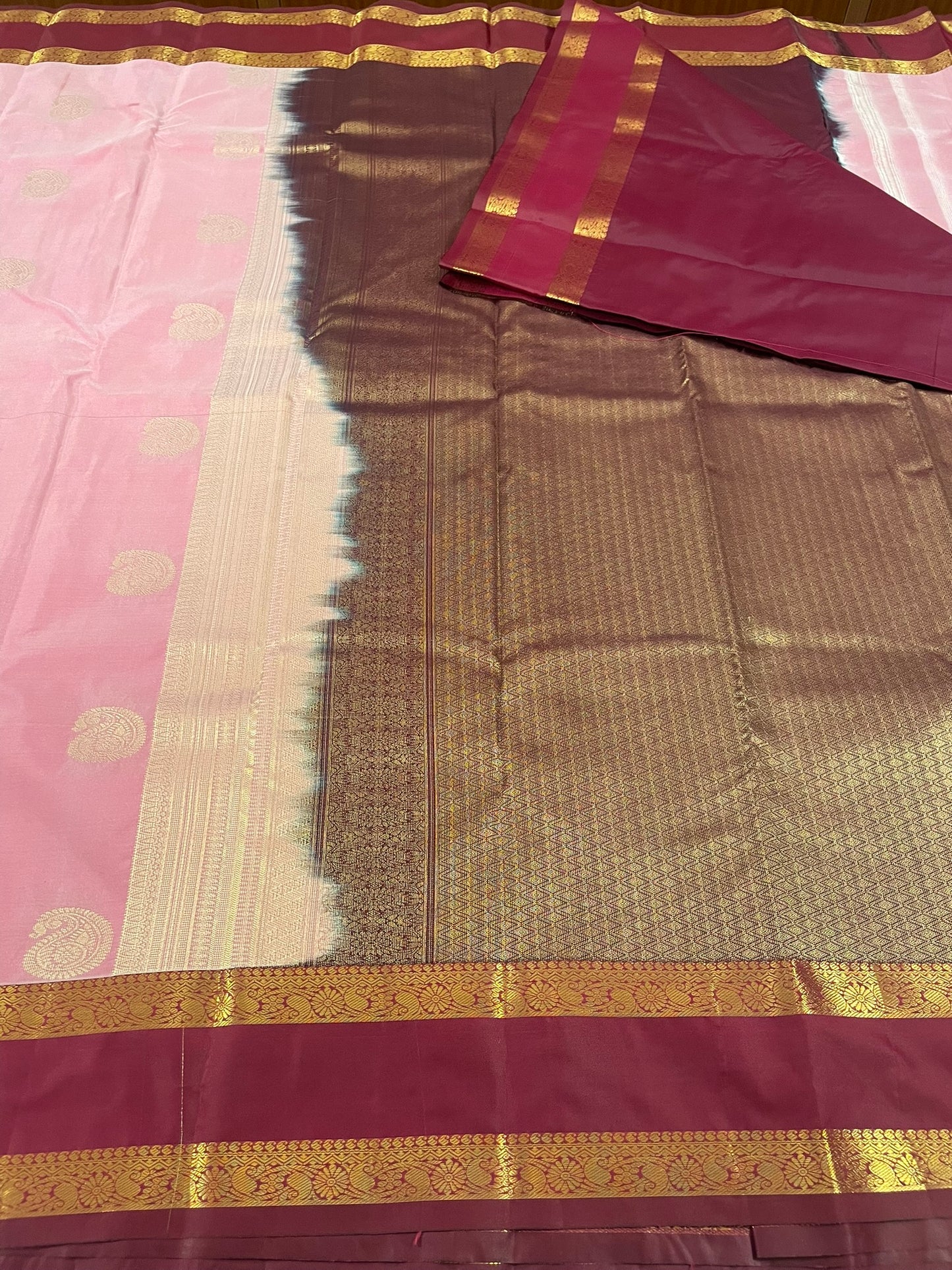 Gift Saree SBF6D1-23 By SRISHTA