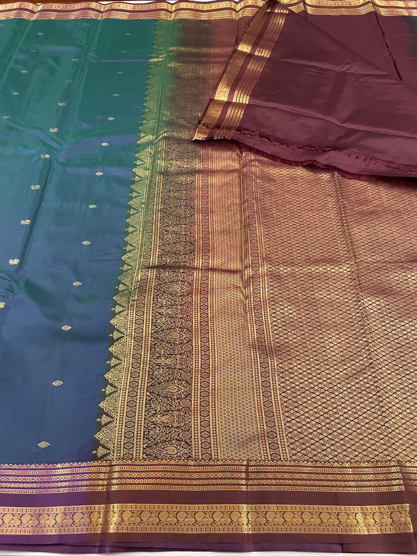 Gift Saree SBF6D1-22 By SRISHTA