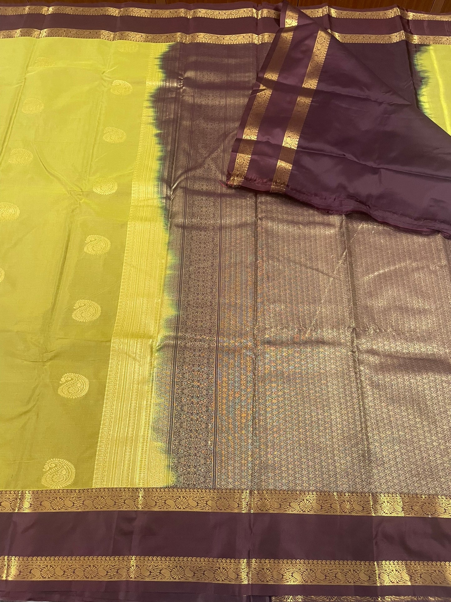 Gift Saree SBF6D1-9 By SRISHTA