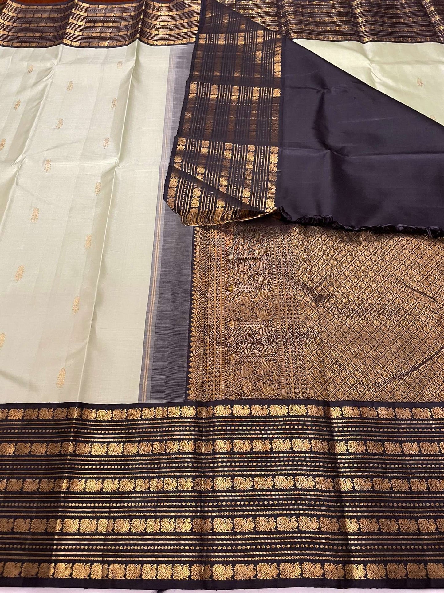 Kanchivaram Silk SBE138J3-4 By SRISHTA