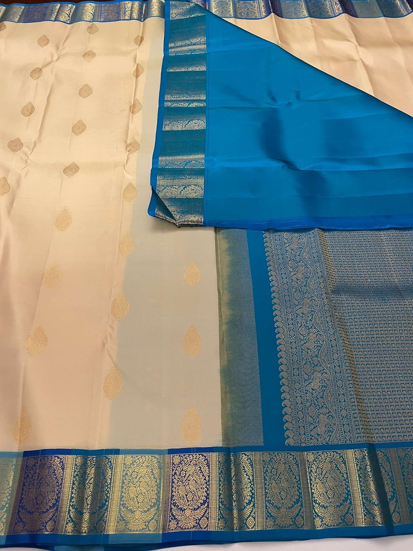 Kanchivaram Silk SBE208L2-22 By SRISHTA