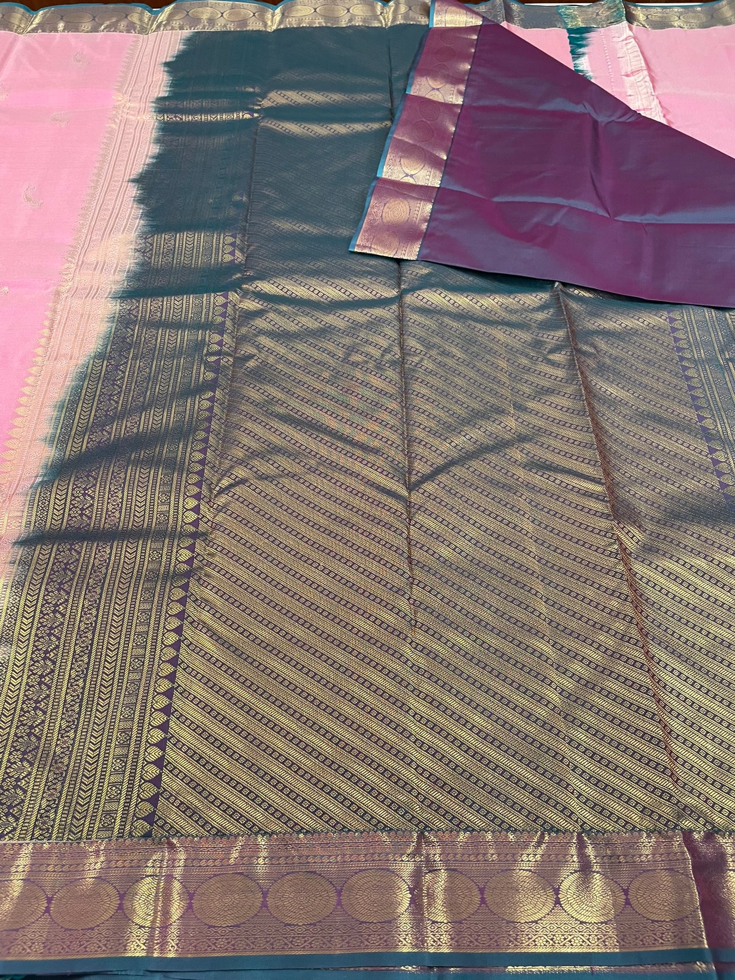 Gift Saree SBF6D1-52 By SRISHTA