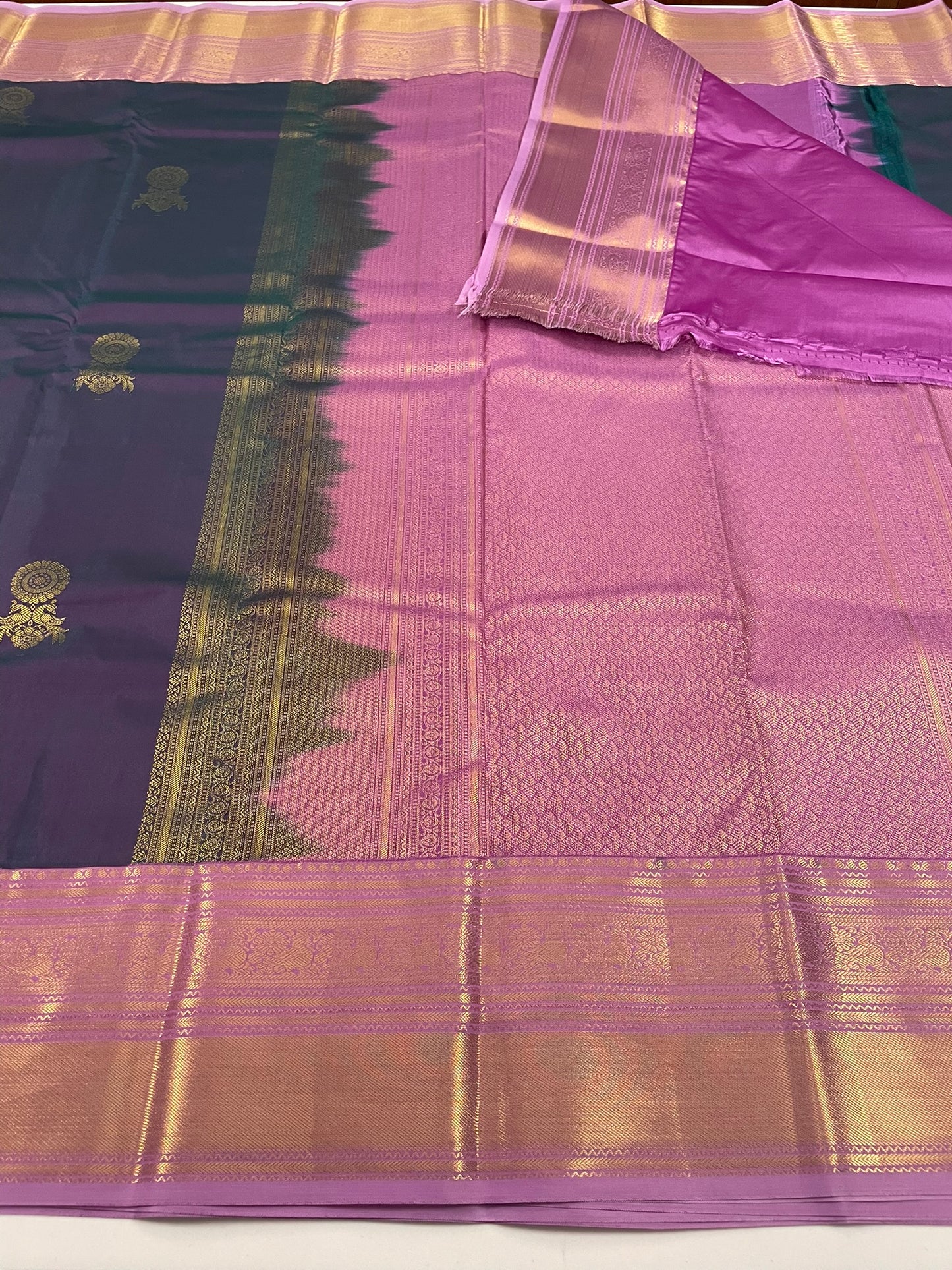 Gift Saree SBF6D1-10 By SRISHTA