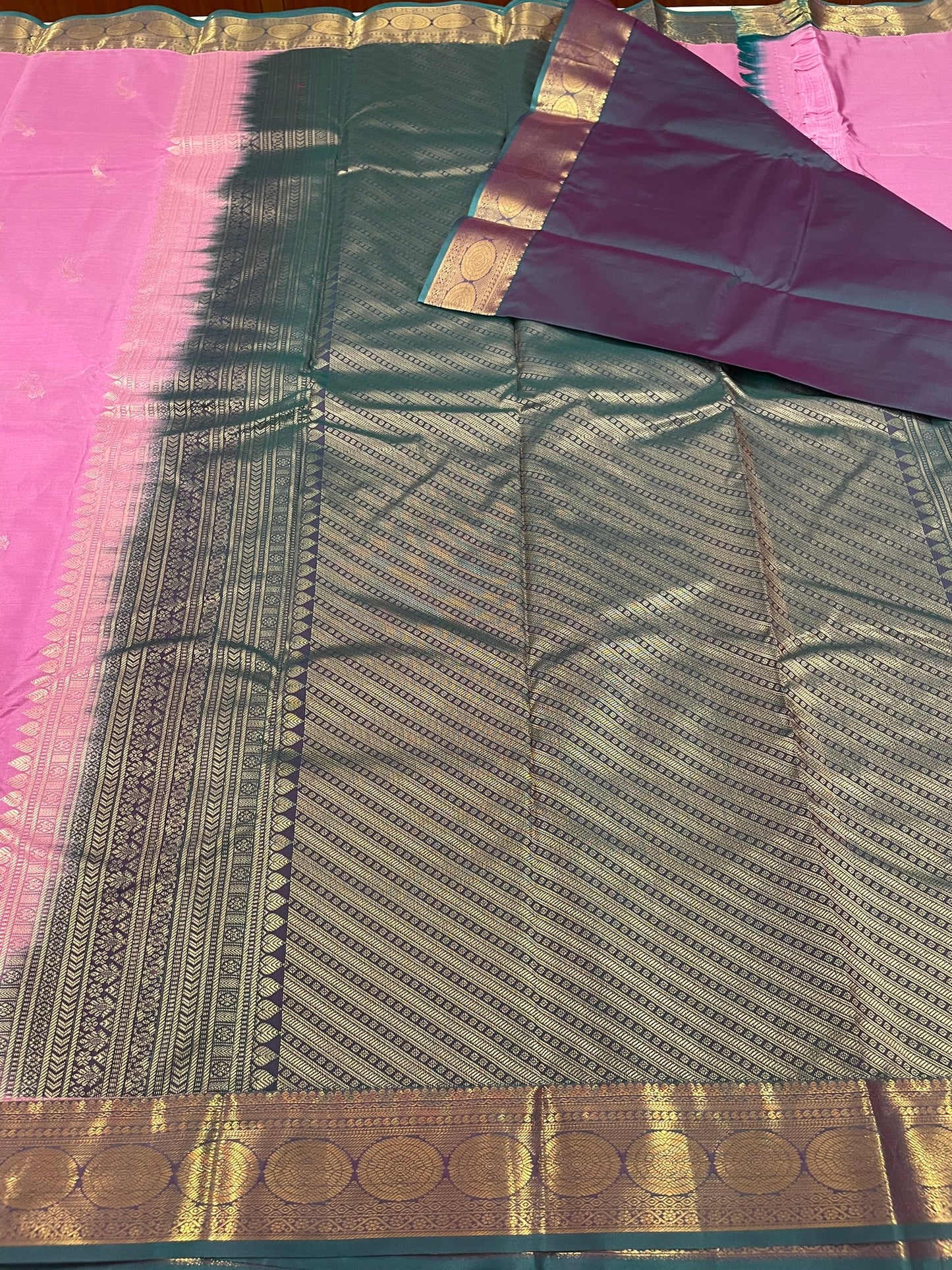 Gift Saree SBF6D1-24 By SRISHTA