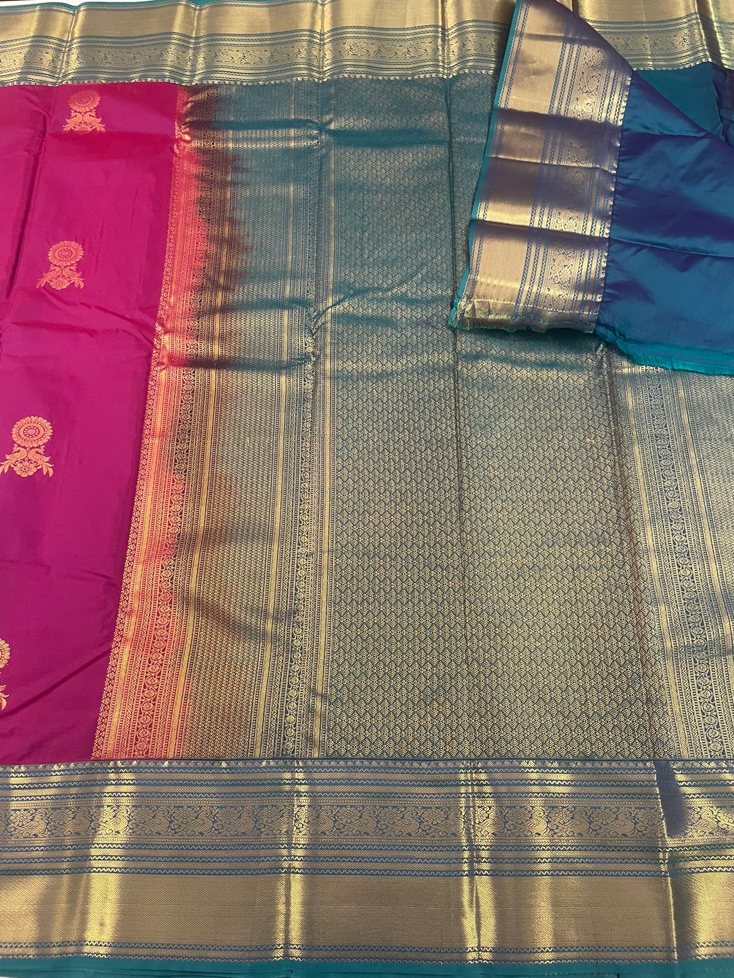Gift Saree SBF6D1-8 By SRISHTA