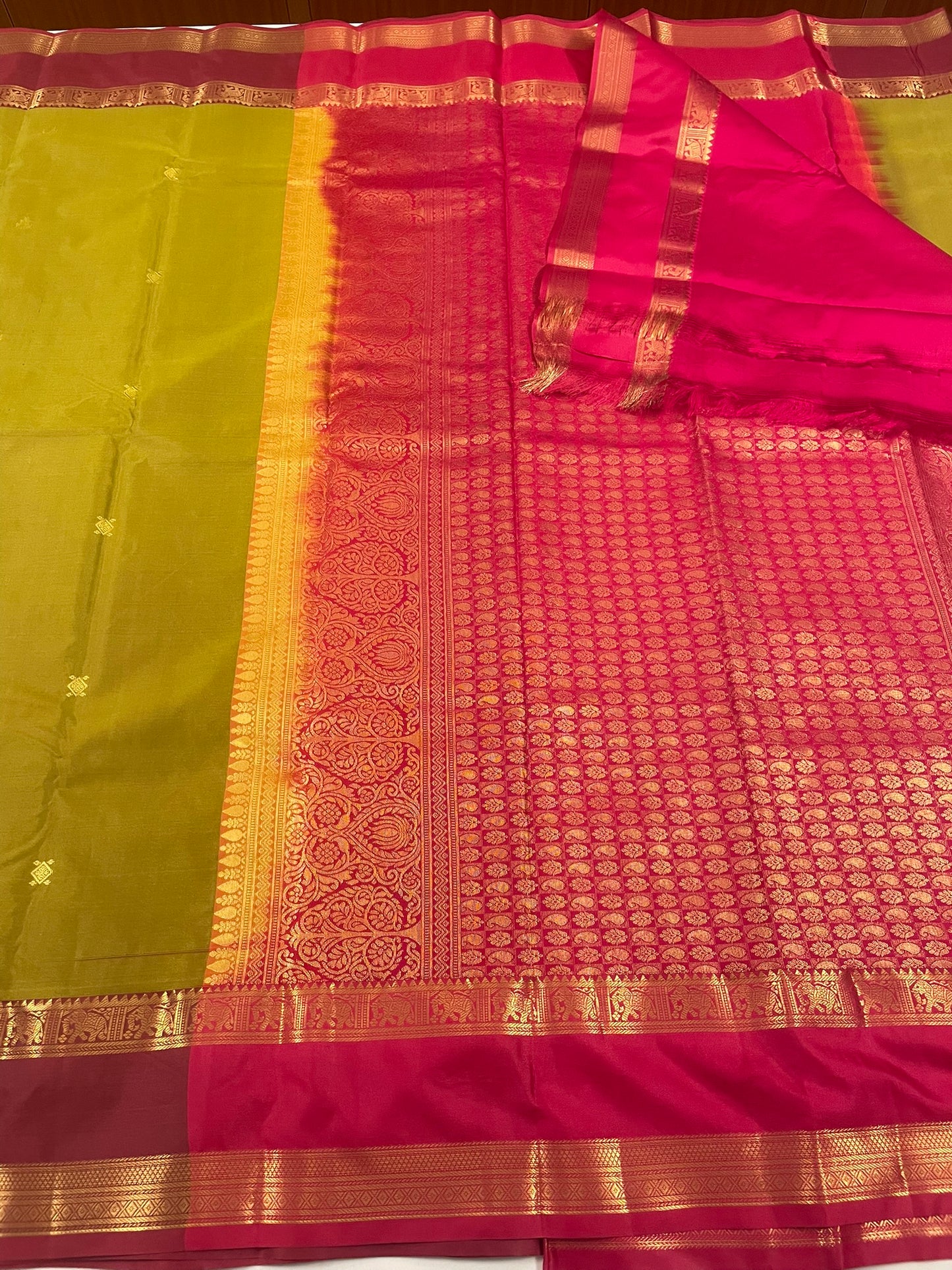 Gift Saree SBF6D1-21 By SRISHTA
