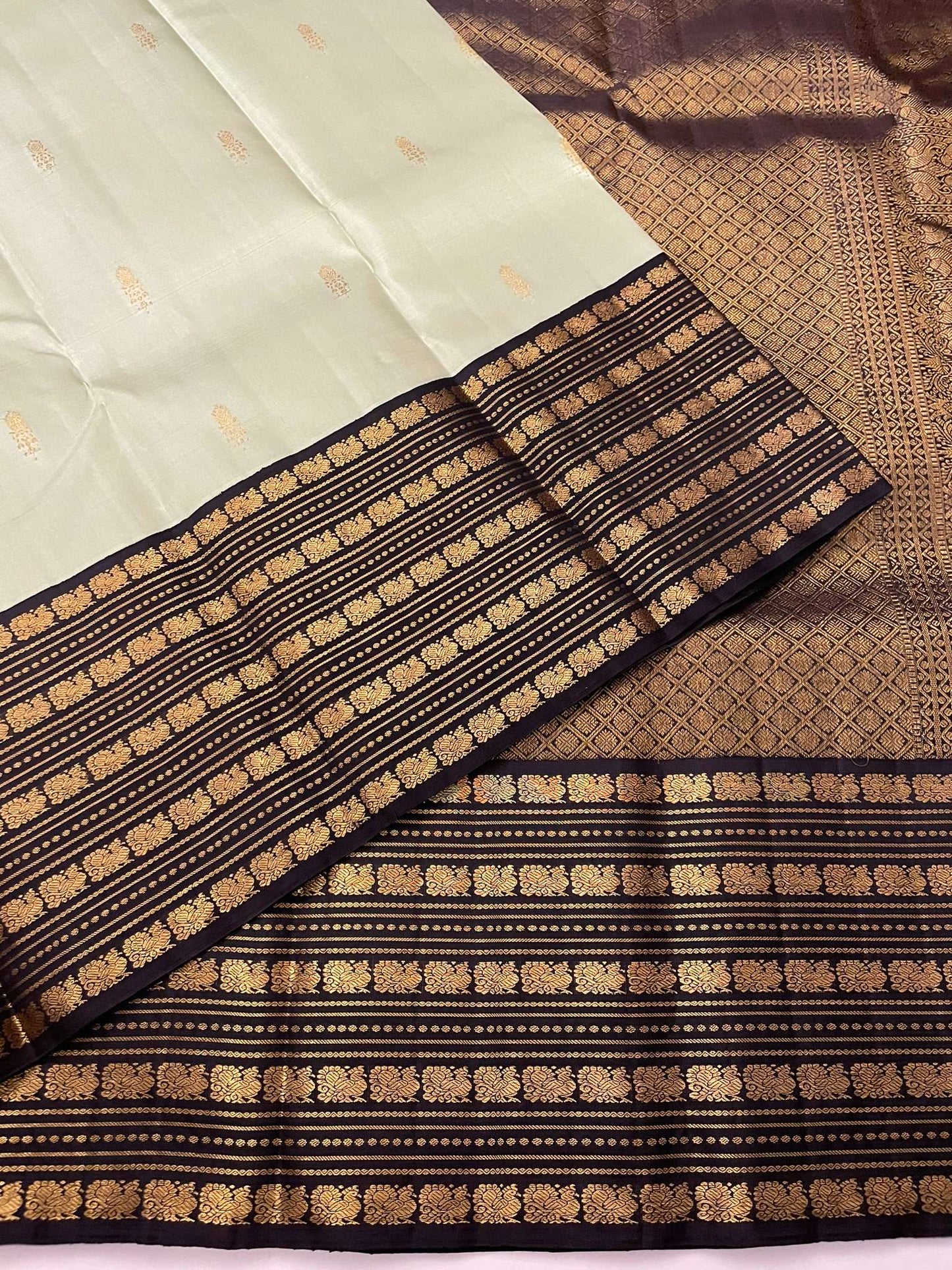 Kanchivaram Silk SBE138J3-4 By SRISHTA