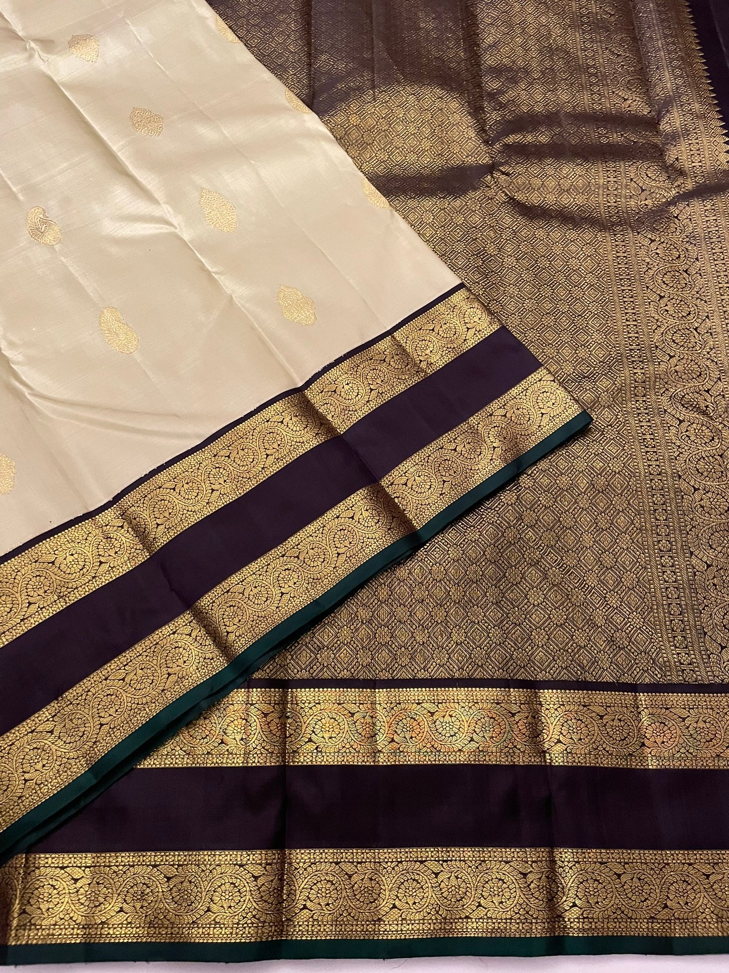 Kanchivaram Silk SBE202k5-1 By SRISHTA