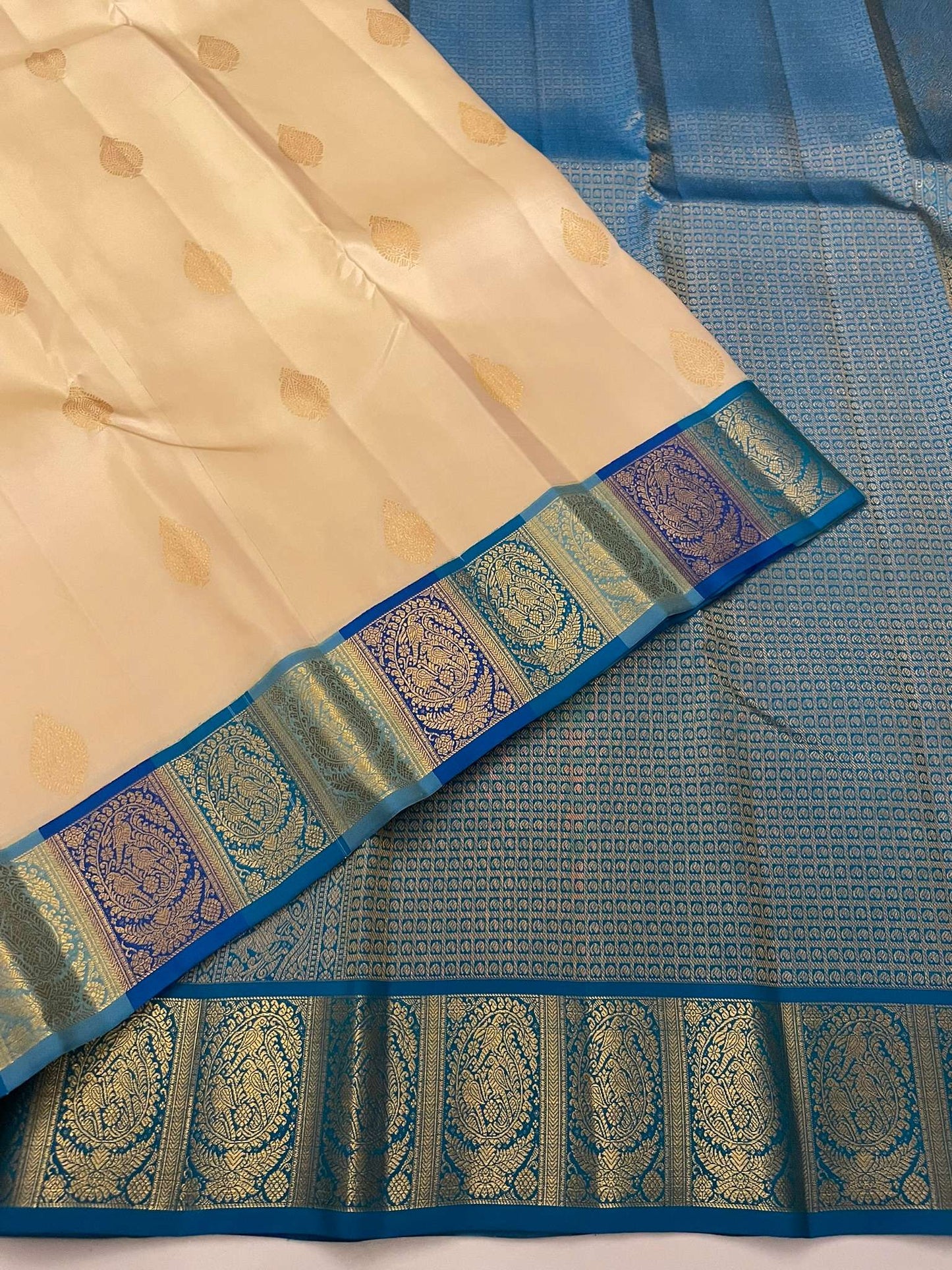 Kanchivaram Silk SBE208L2-22 By SRISHTA